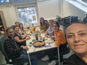 Loosli lab group having lunch