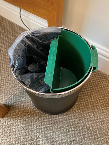 Recycling bin with several compartments